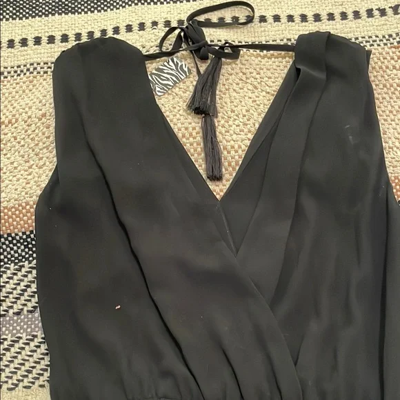 🖤NWT🖤 Flowy V-neck & Wide leg Black Jumpsuit - Picture 7 of 10